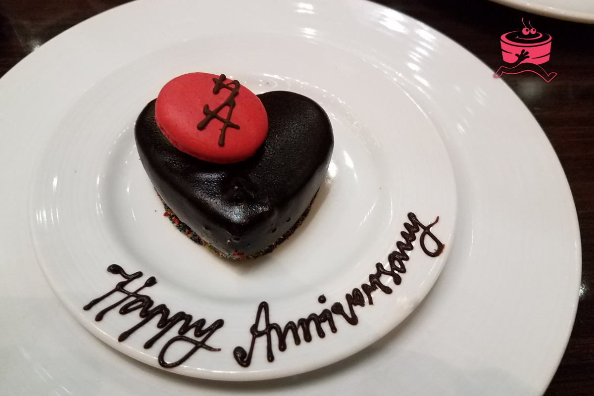 Simple and Perfect Anniversary Cake Designs Ideas