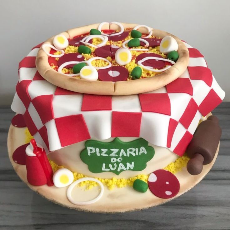 How to Decorate a Pizza Cake for a Birthday Party